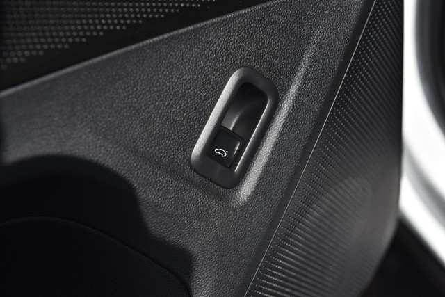 Volkswagen Tiguan Vehicle Image 09