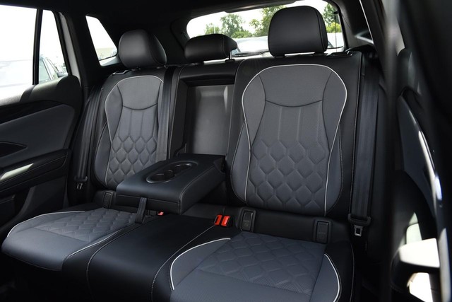 Volkswagen Tiguan Vehicle Image 21