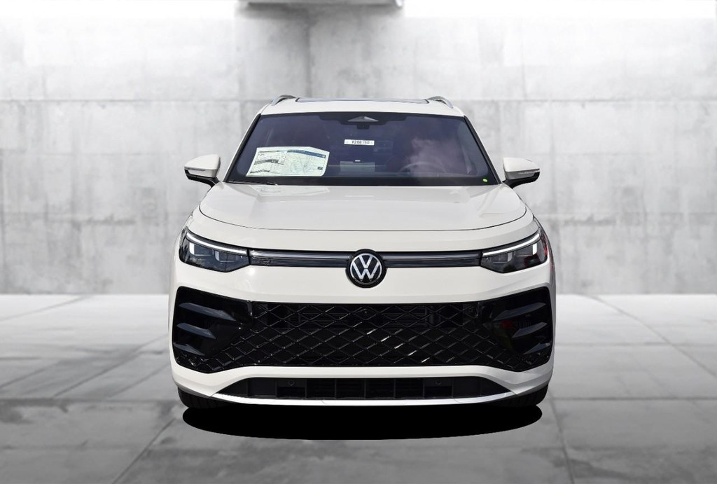 Volkswagen Tiguan Vehicle Full-screen Gallery Image 4