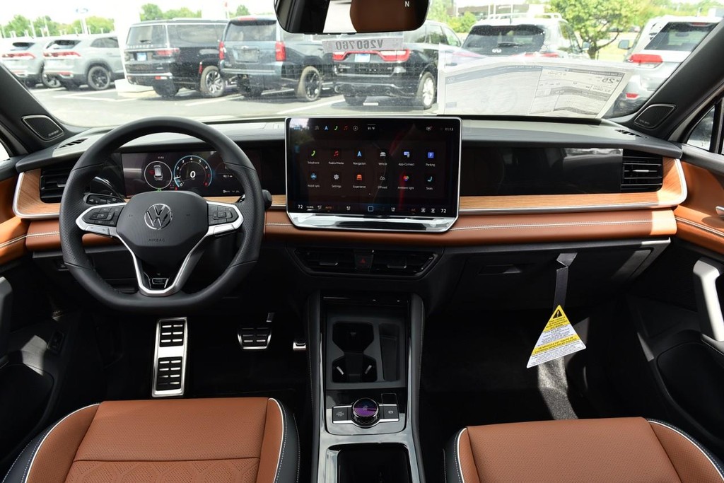 Volkswagen Tiguan Vehicle Full-screen Gallery Image 7