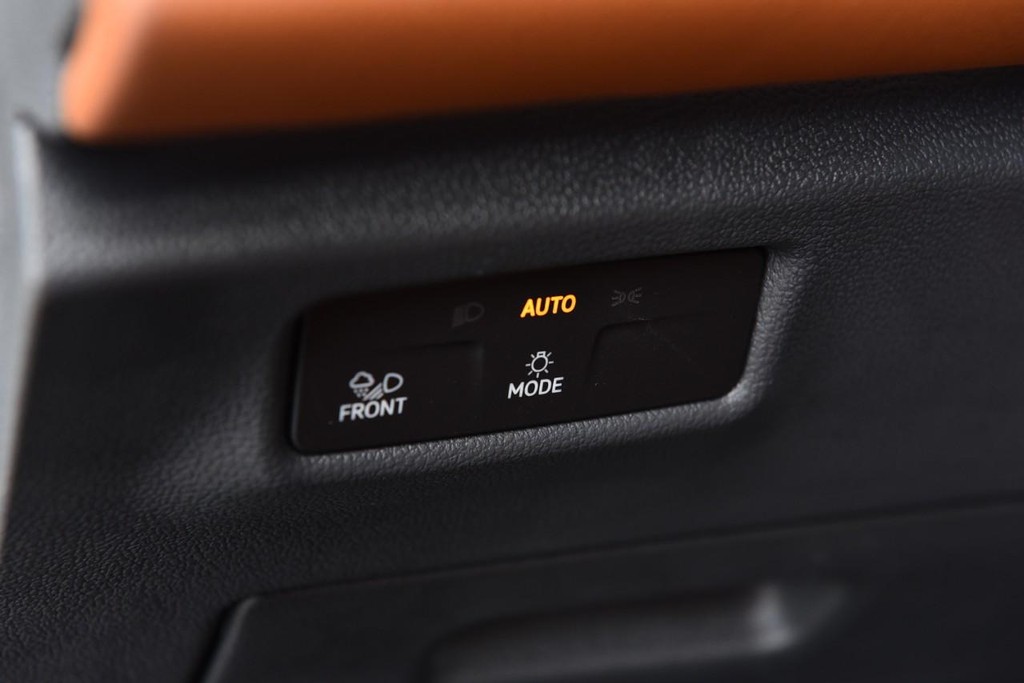 Volkswagen Tiguan Vehicle Full-screen Gallery Image 11