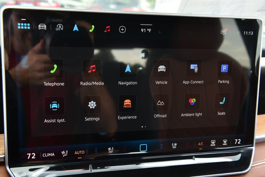 Volkswagen Tiguan Vehicle Full-screen Gallery Image 14