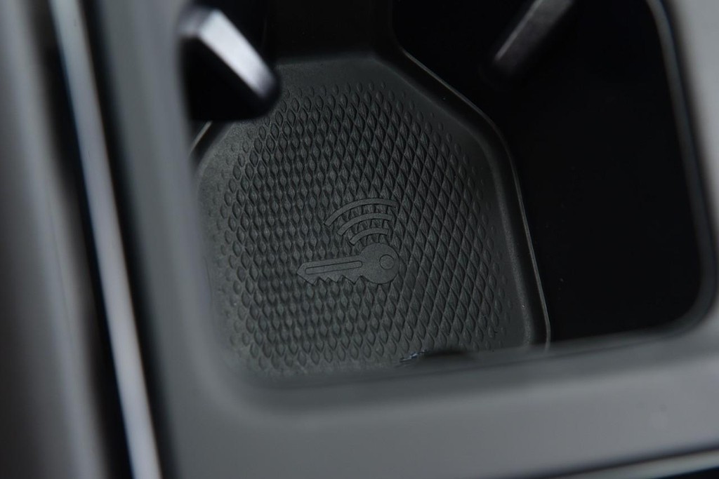 Volkswagen Tiguan Vehicle Full-screen Gallery Image 15
