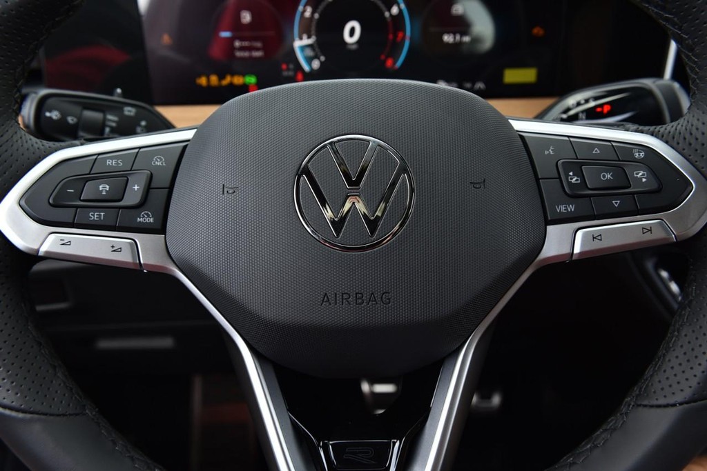 Volkswagen Tiguan Vehicle Full-screen Gallery Image 17
