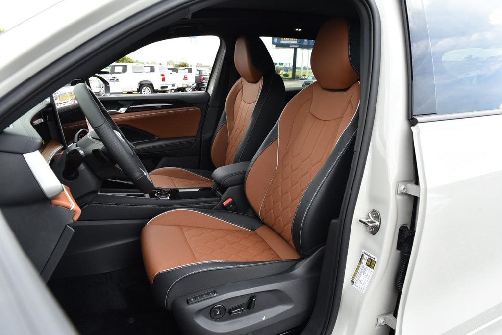Volkswagen Tiguan Vehicle Full-screen Gallery Image 18