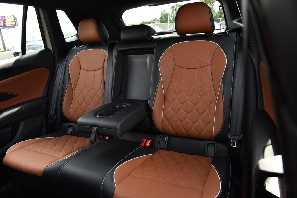 Volkswagen Tiguan Vehicle Full-screen Gallery Image 21