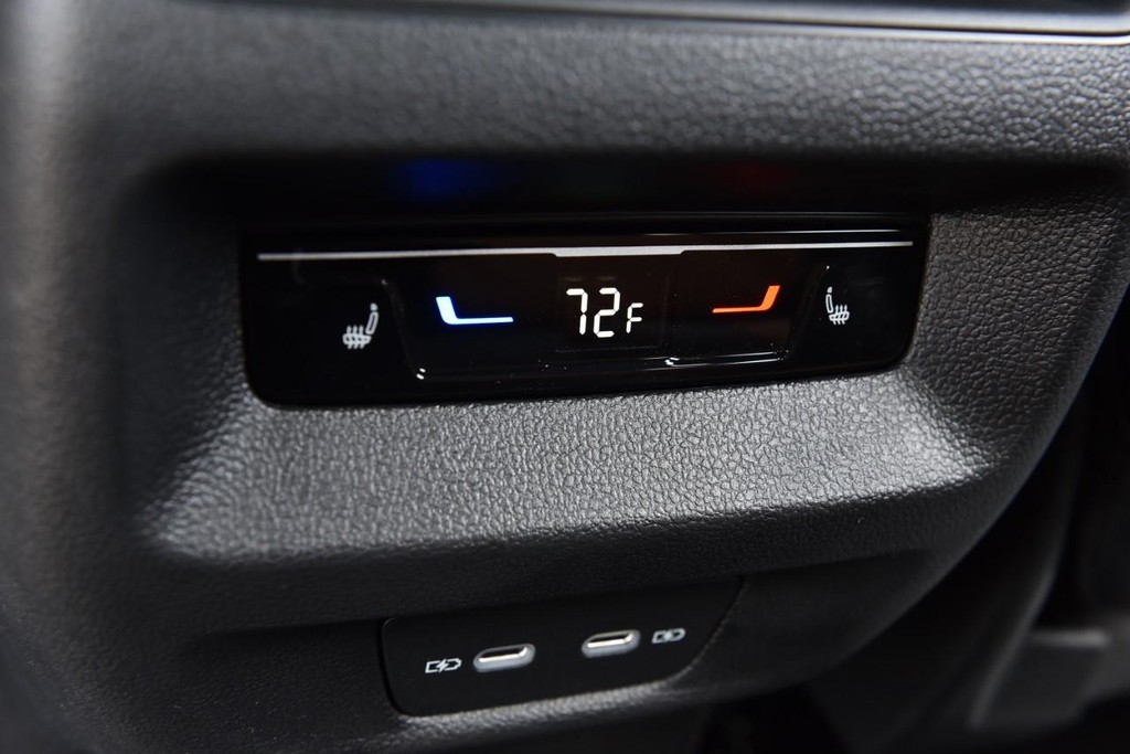 Volkswagen Tiguan Vehicle Full-screen Gallery Image 23
