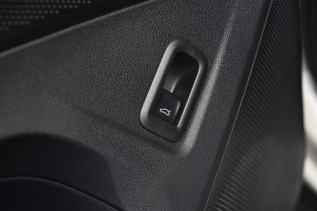Volkswagen Tiguan Vehicle Image 09