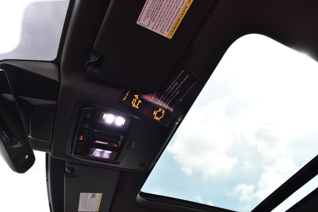 Volkswagen Tiguan Vehicle Image 20