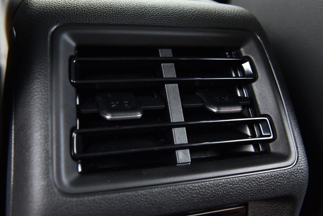 Volkswagen Tiguan Vehicle Image 22