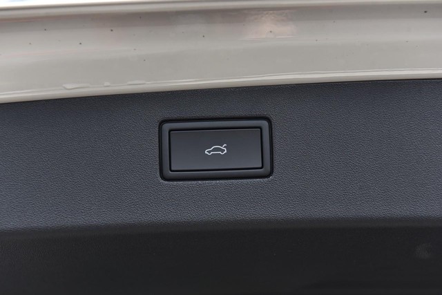 Volkswagen Tiguan Vehicle Image 25
