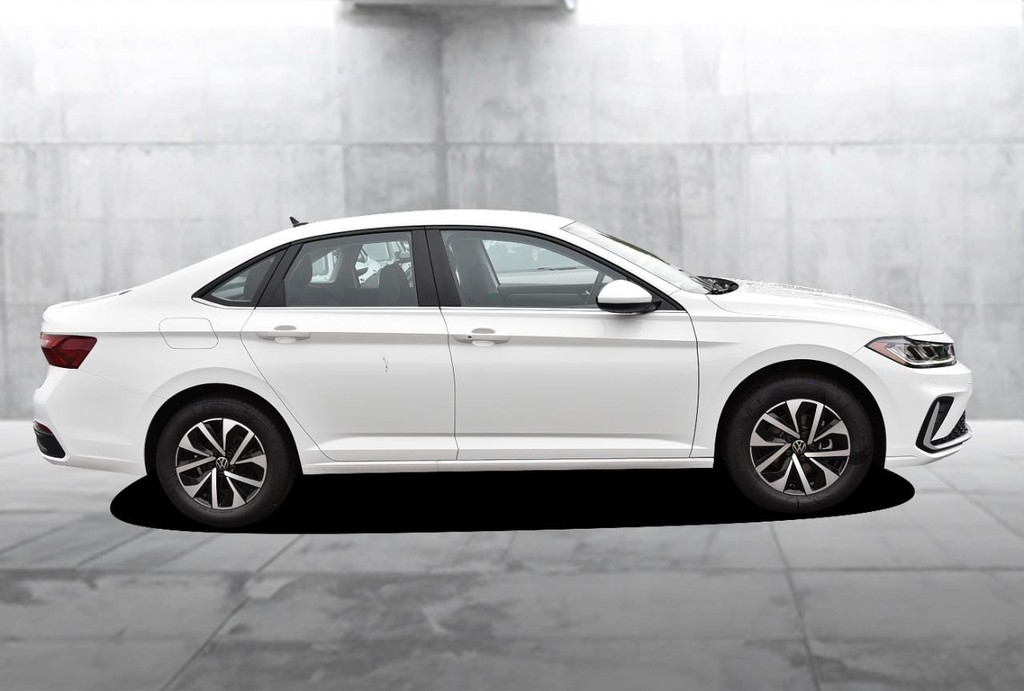Volkswagen Jetta Vehicle Full-screen Gallery Image 5
