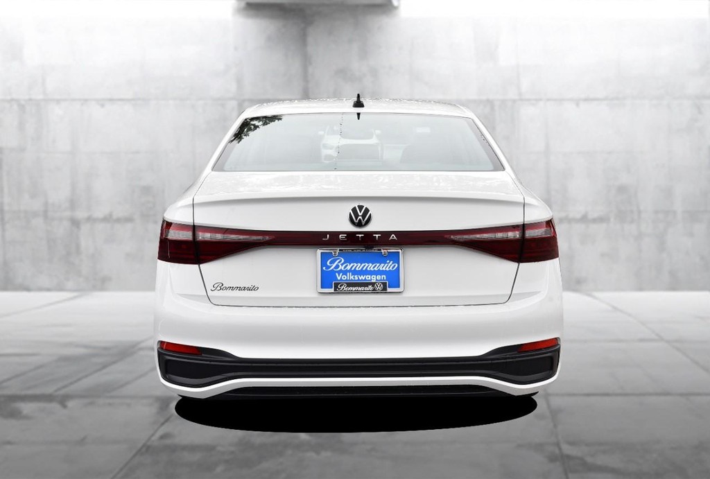 Volkswagen Jetta Vehicle Full-screen Gallery Image 6