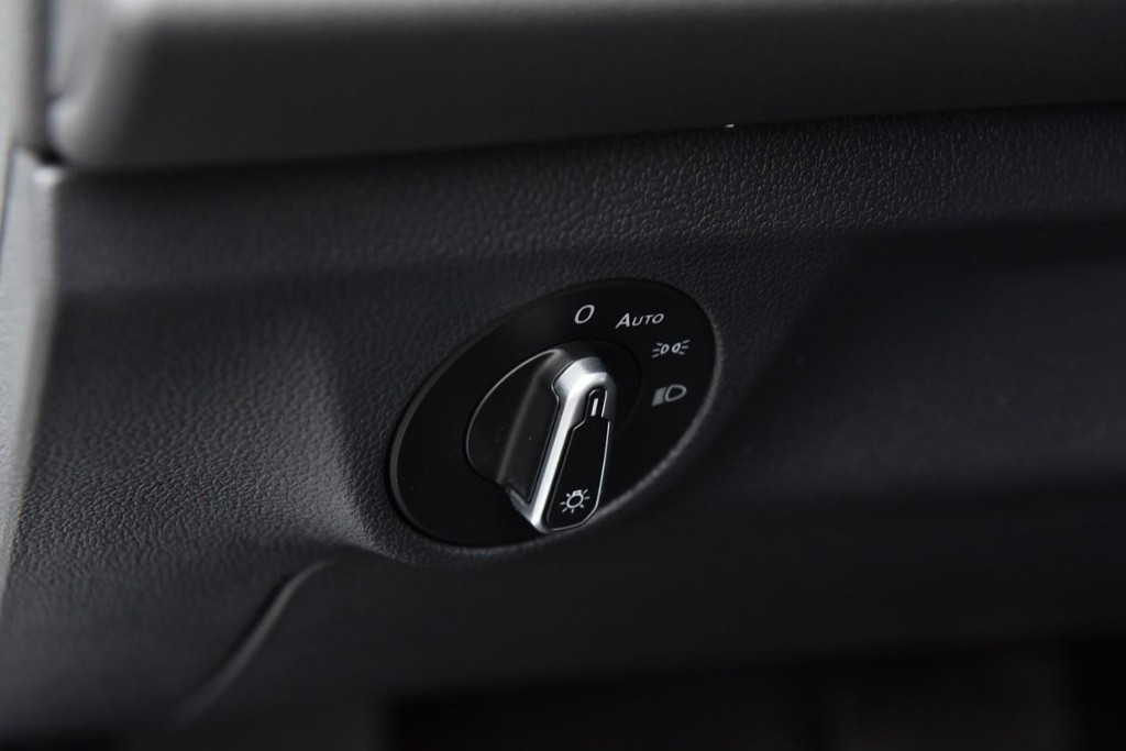 Volkswagen Jetta Vehicle Full-screen Gallery Image 11