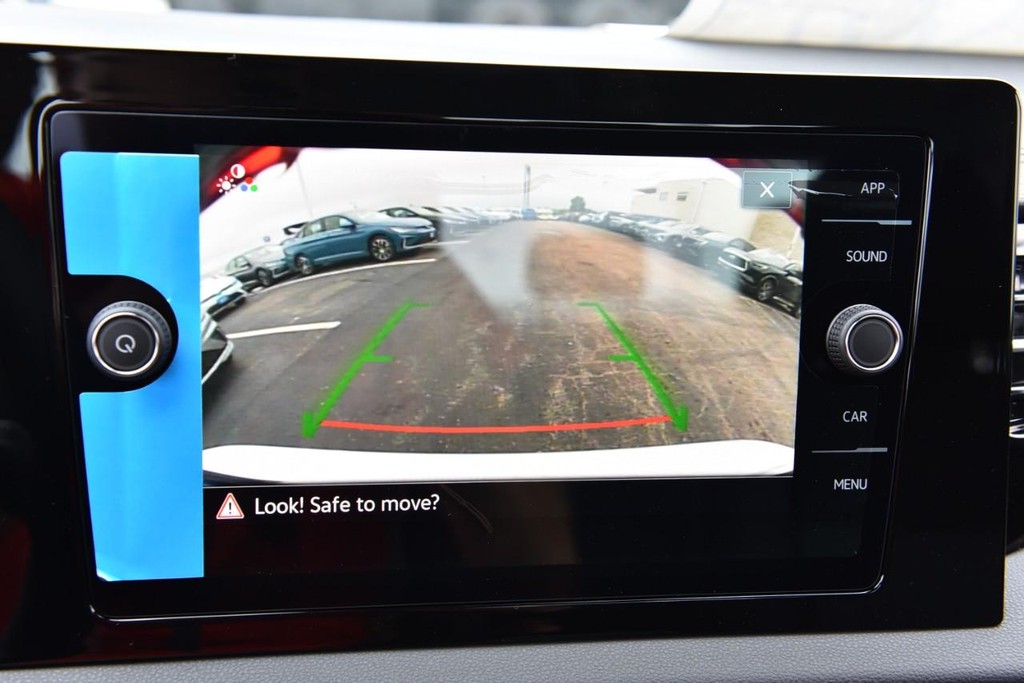 Volkswagen Jetta Vehicle Full-screen Gallery Image 13