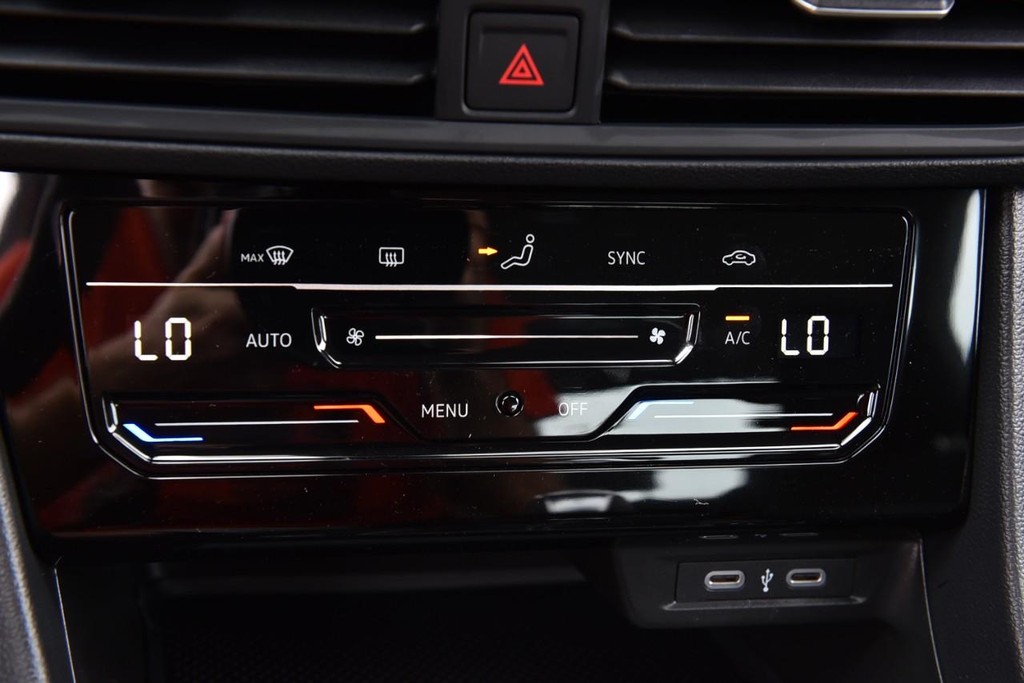 Volkswagen Jetta Vehicle Full-screen Gallery Image 15