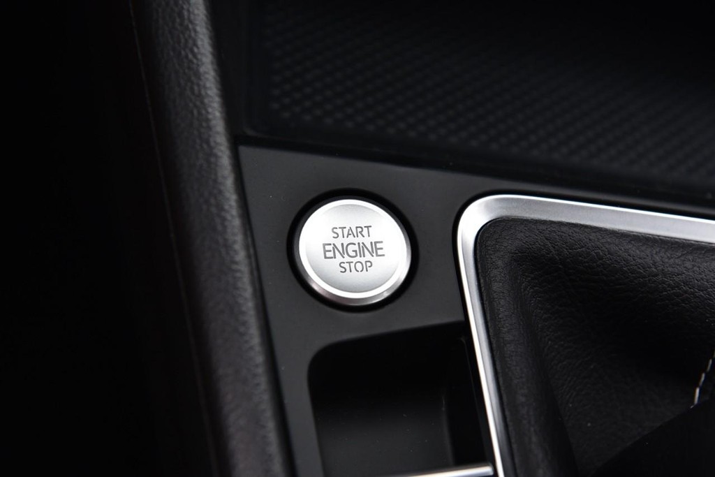 Volkswagen Jetta Vehicle Full-screen Gallery Image 17