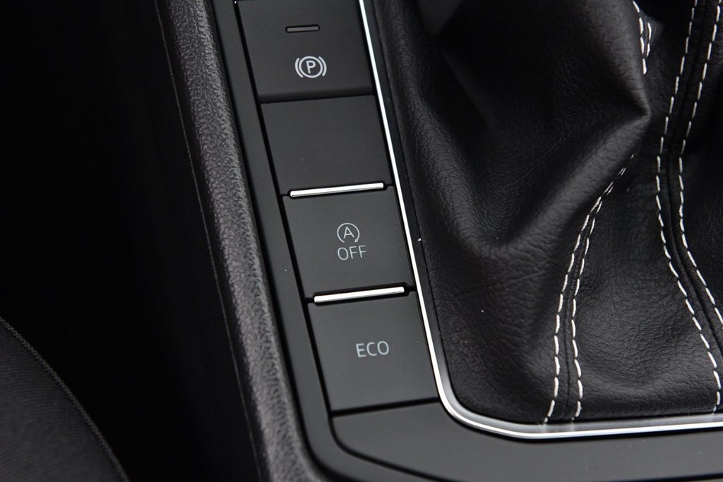 Volkswagen Jetta Vehicle Full-screen Gallery Image 18