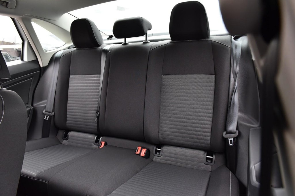 Volkswagen Jetta Vehicle Full-screen Gallery Image 22