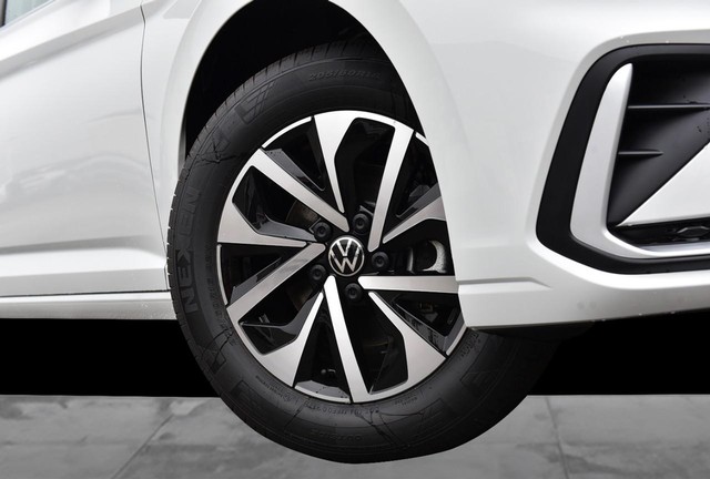 Volkswagen Jetta Vehicle Image 03