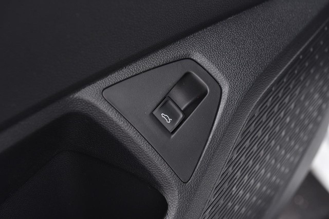 Volkswagen Jetta Vehicle Image 09