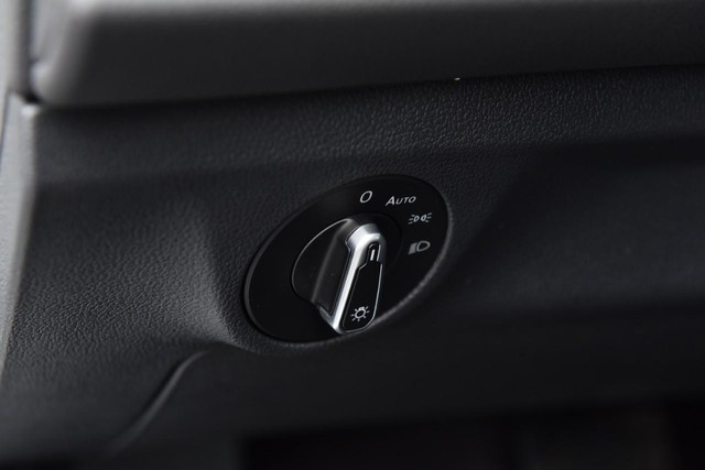 Volkswagen Jetta Vehicle Image 11