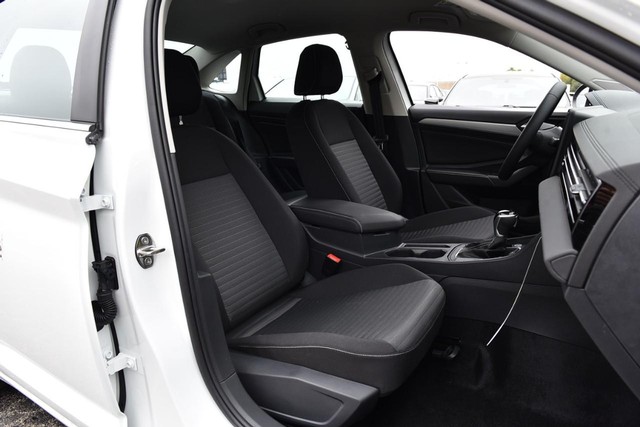 Volkswagen Jetta Vehicle Image 21