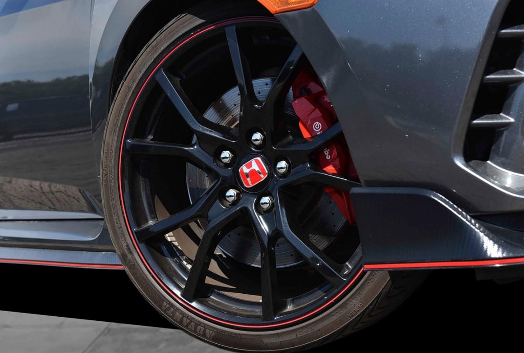 Honda Civic Type R Vehicle Full-screen Gallery Image 03