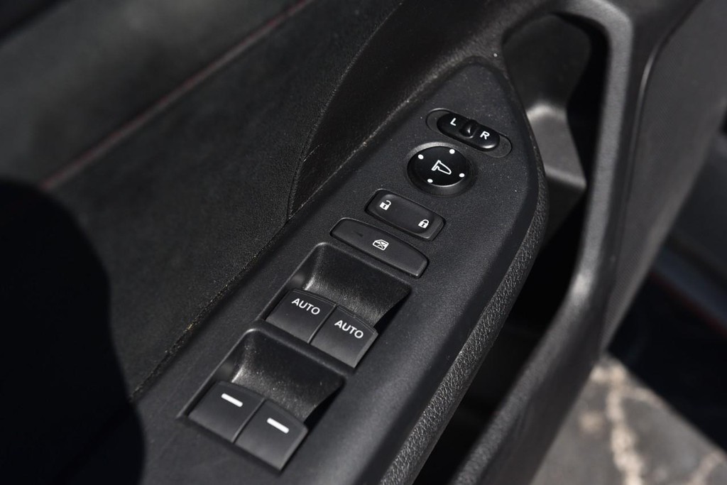 Honda Civic Type R Vehicle Full-screen Gallery Image 08