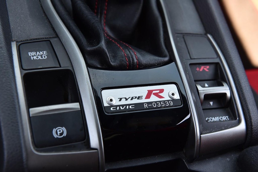 Honda Civic Type R Vehicle Full-screen Gallery Image 18