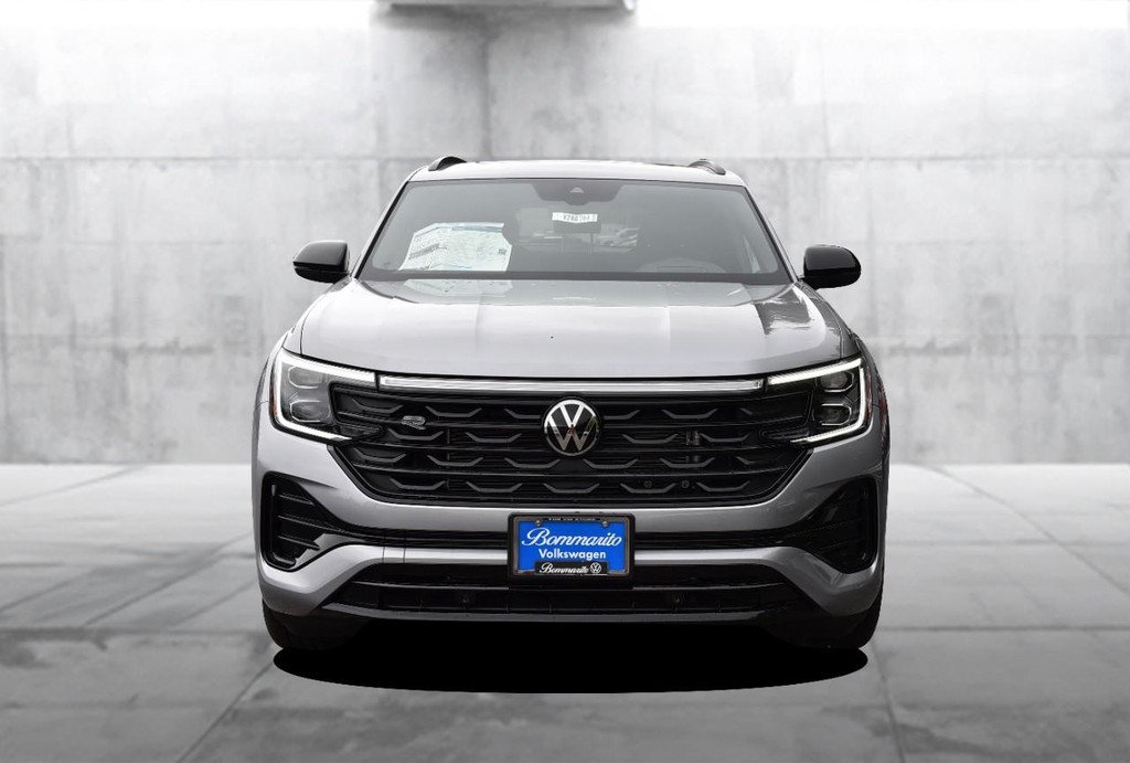 Volkswagen Atlas Cross Sport Vehicle Full-screen Gallery Image 4