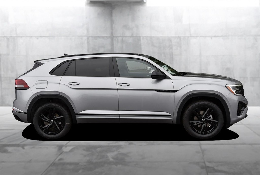Volkswagen Atlas Cross Sport Vehicle Full-screen Gallery Image 5