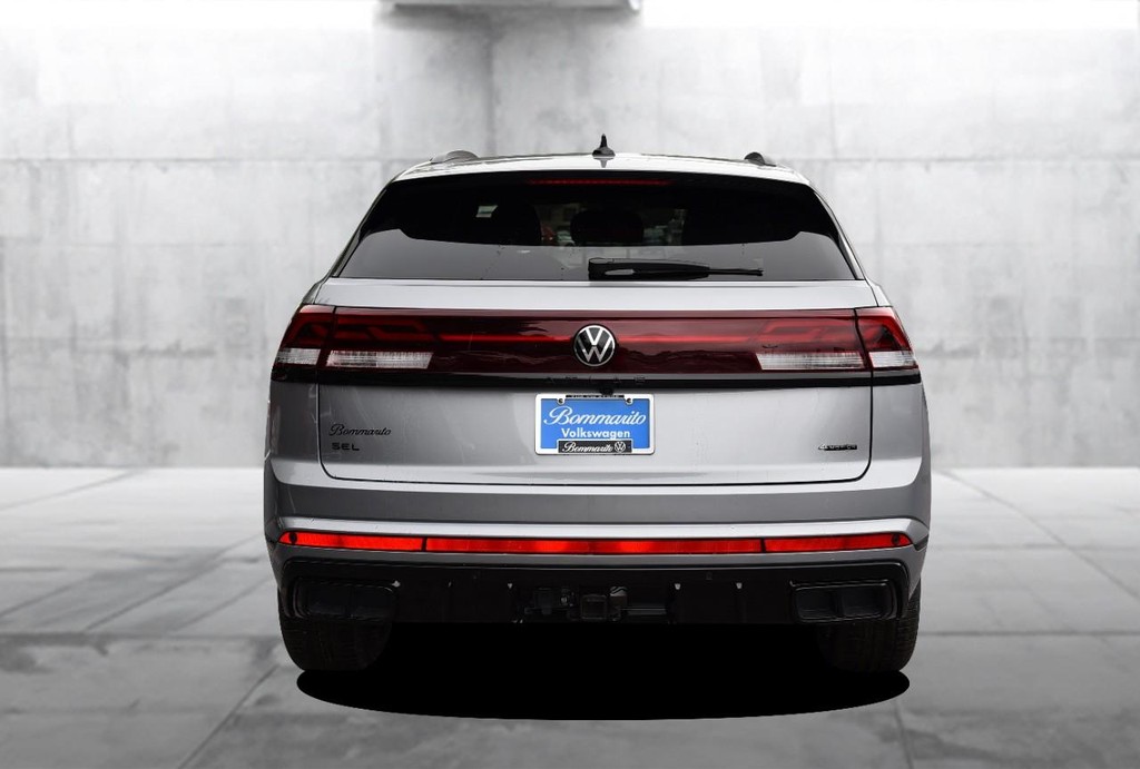 Volkswagen Atlas Cross Sport Vehicle Full-screen Gallery Image 6