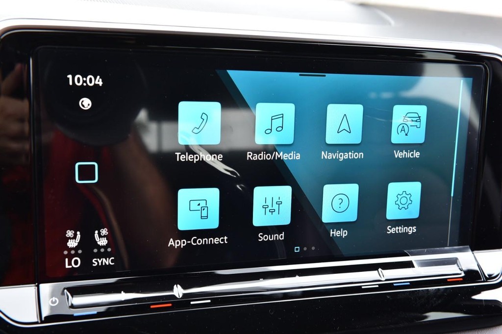 Volkswagen Atlas Cross Sport Vehicle Full-screen Gallery Image 14