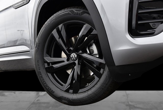 Volkswagen Atlas Cross Sport Vehicle Image 03