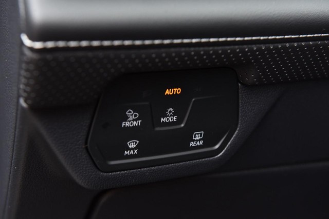 Volkswagen Atlas Cross Sport Vehicle Image 11