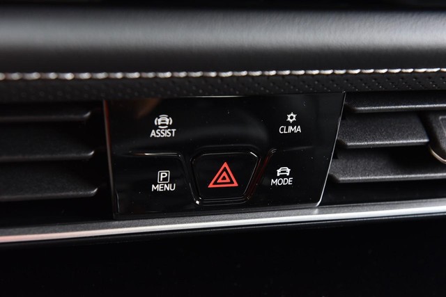 Volkswagen Atlas Cross Sport Vehicle Image 15