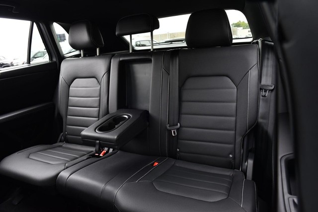 Volkswagen Atlas Cross Sport Vehicle Image 22