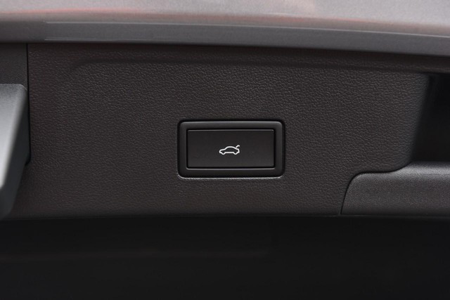 Volkswagen Atlas Cross Sport Vehicle Image 26