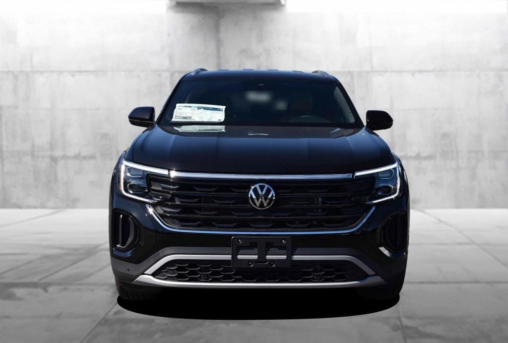 Volkswagen Atlas Cross Sport Vehicle Full-screen Gallery Image 4