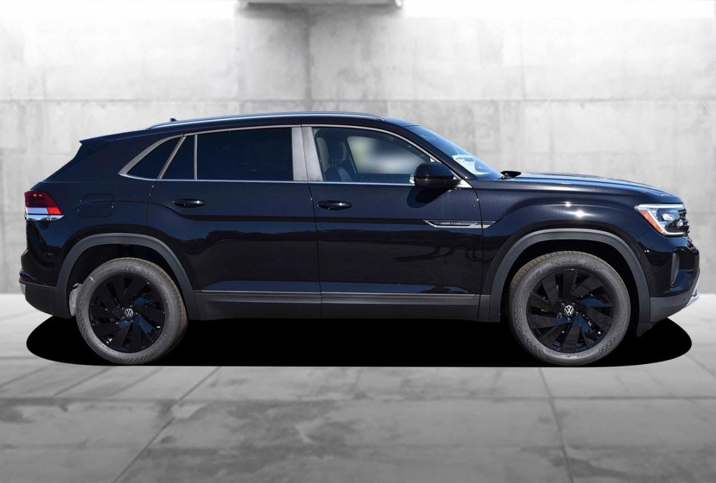 Volkswagen Atlas Cross Sport Vehicle Full-screen Gallery Image 5