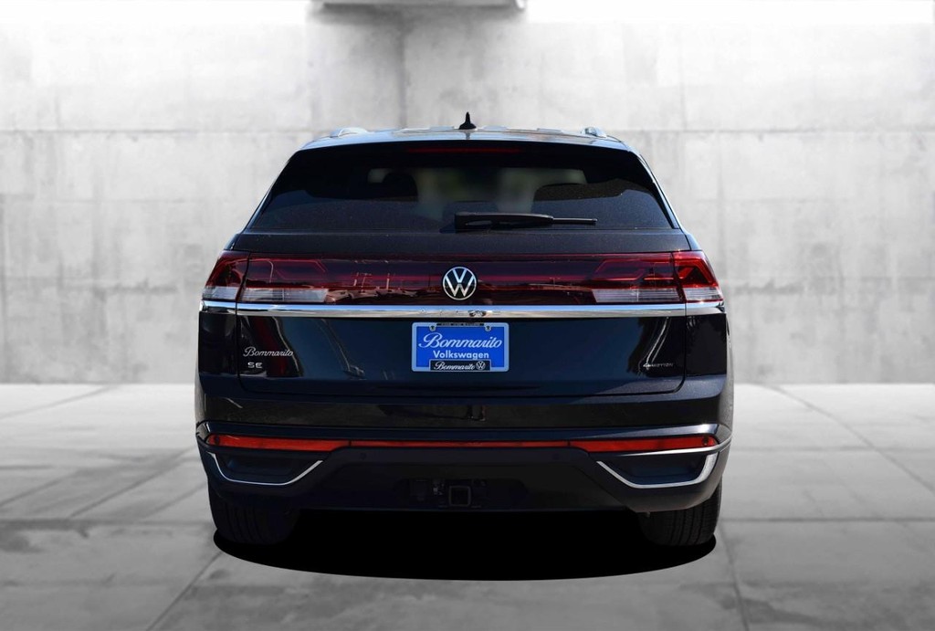 Volkswagen Atlas Cross Sport Vehicle Full-screen Gallery Image 6