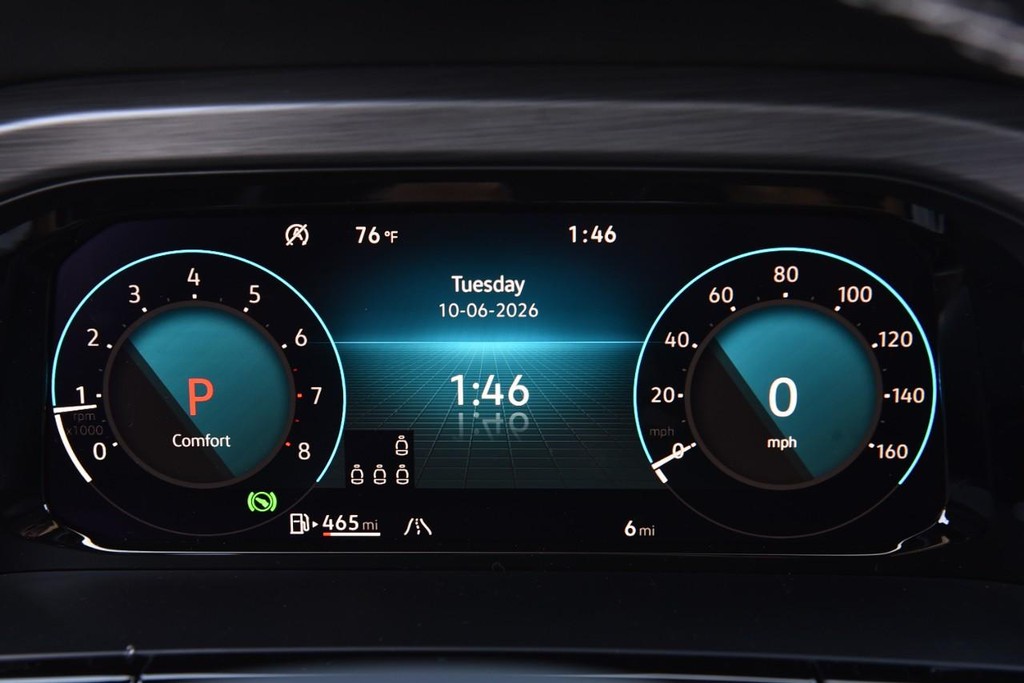 Volkswagen Atlas Cross Sport Vehicle Full-screen Gallery Image 12