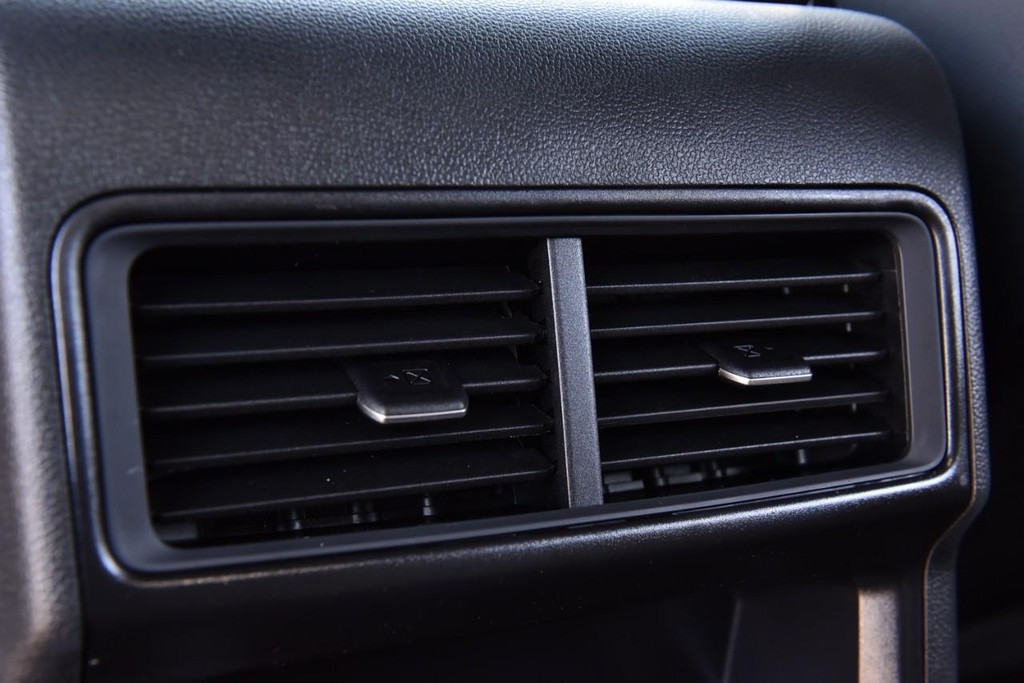 Volkswagen Atlas Cross Sport Vehicle Full-screen Gallery Image 22