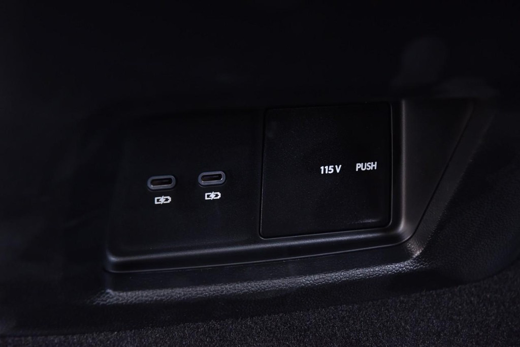 Volkswagen Atlas Cross Sport Vehicle Full-screen Gallery Image 23