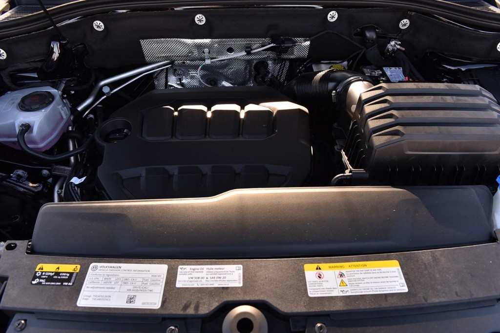 Volkswagen Atlas Cross Sport Vehicle Full-screen Gallery Image 26