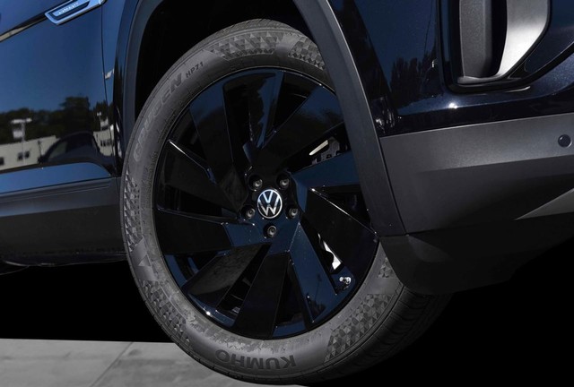 Volkswagen Atlas Cross Sport Vehicle Image 03