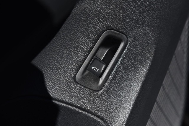 Volkswagen Atlas Cross Sport Vehicle Image 09