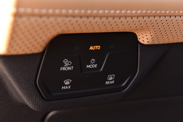 Volkswagen Atlas Cross Sport Vehicle Image 11