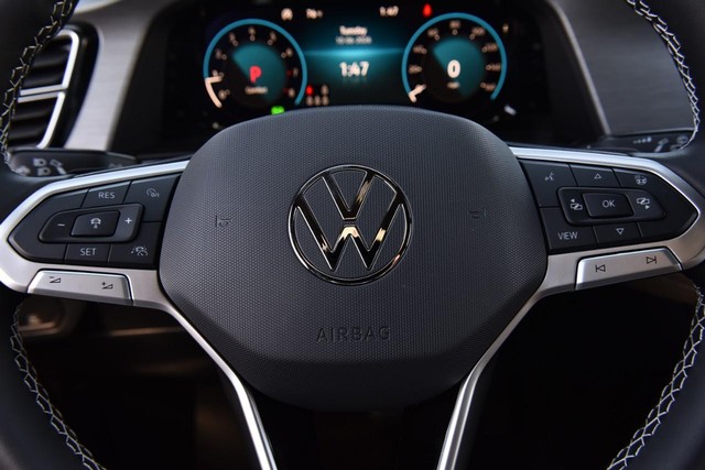 Volkswagen Atlas Cross Sport Vehicle Image 18